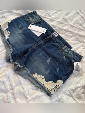 Vero Moda Paula Lace Denim/ Jean Shorts - 31 NWT